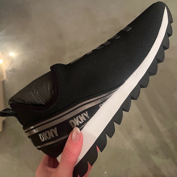 Brand New DKNY Black Women's Sneaker - Picture 1 of 5